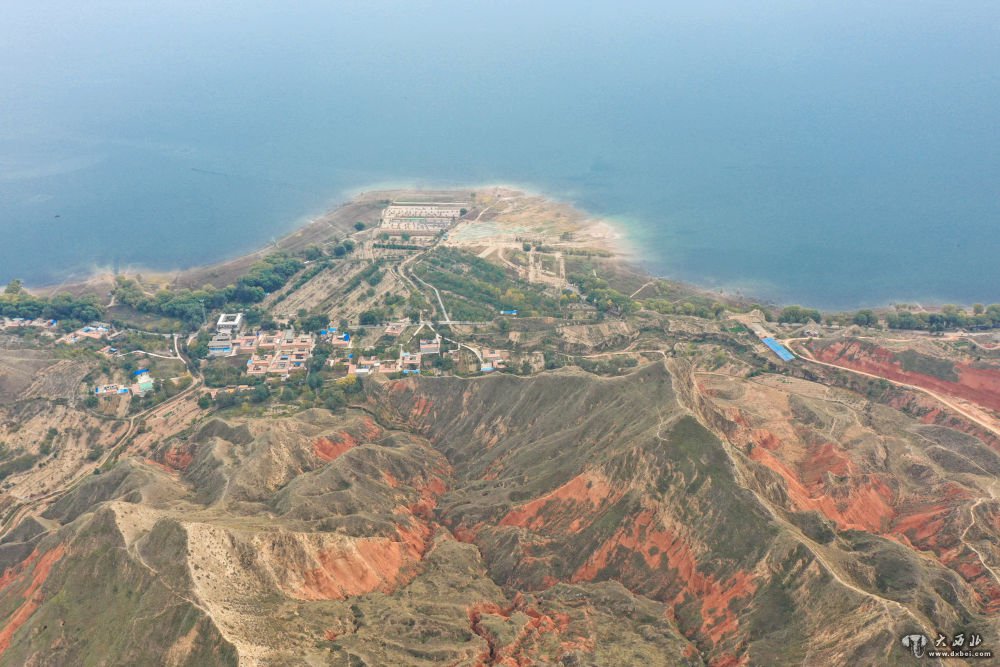 秋瞰刘家峡“黄河三湾